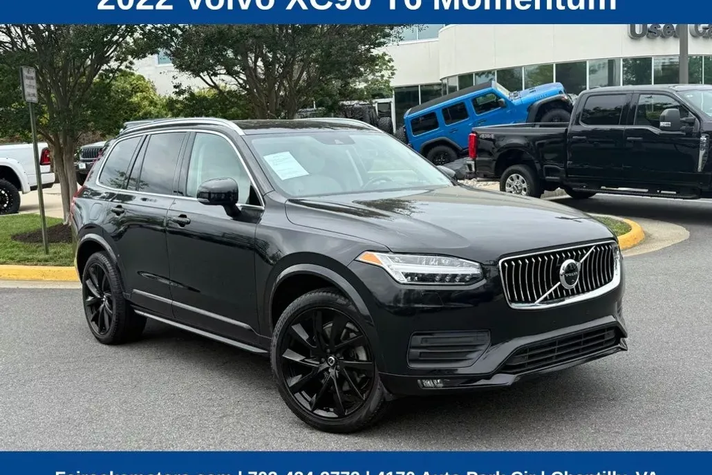 2022 Volvo XC90 T6 Momentum photo 1