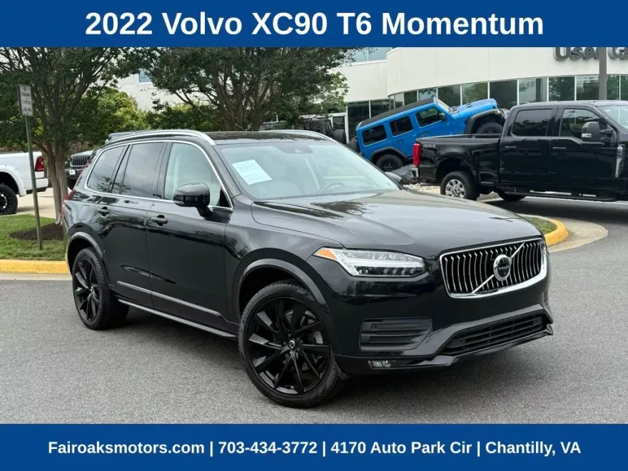 2022 Volvo XC90 T6 Momentum photo 1