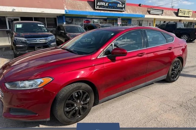 2013 Ford Fusion S photo 1