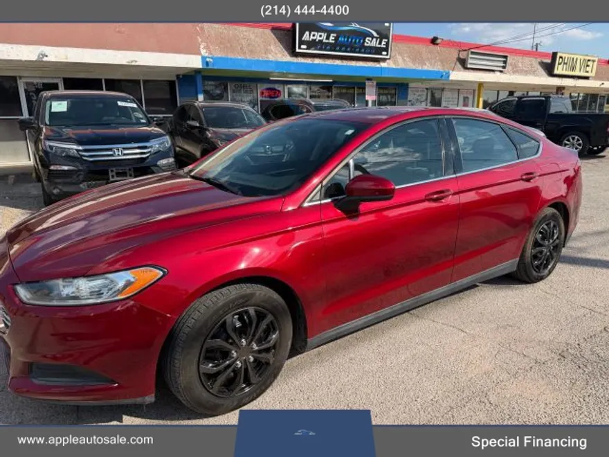 2013 Ford Fusion S photo 1