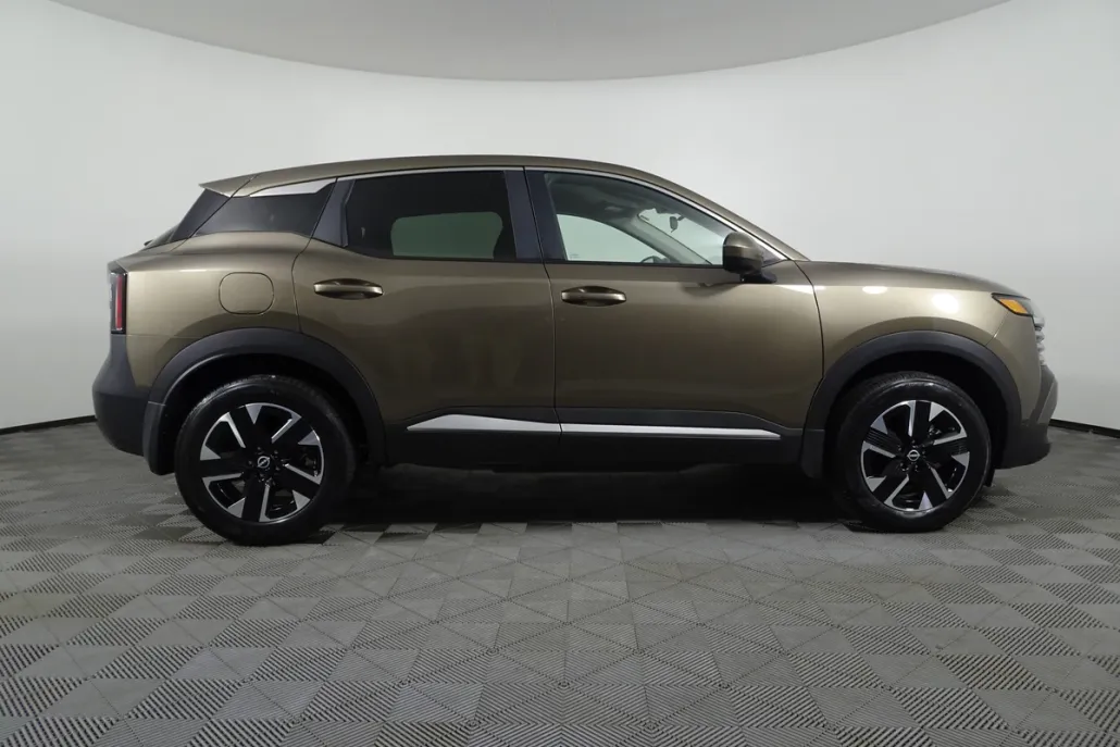 2025 Nissan Kicks SV photo 1