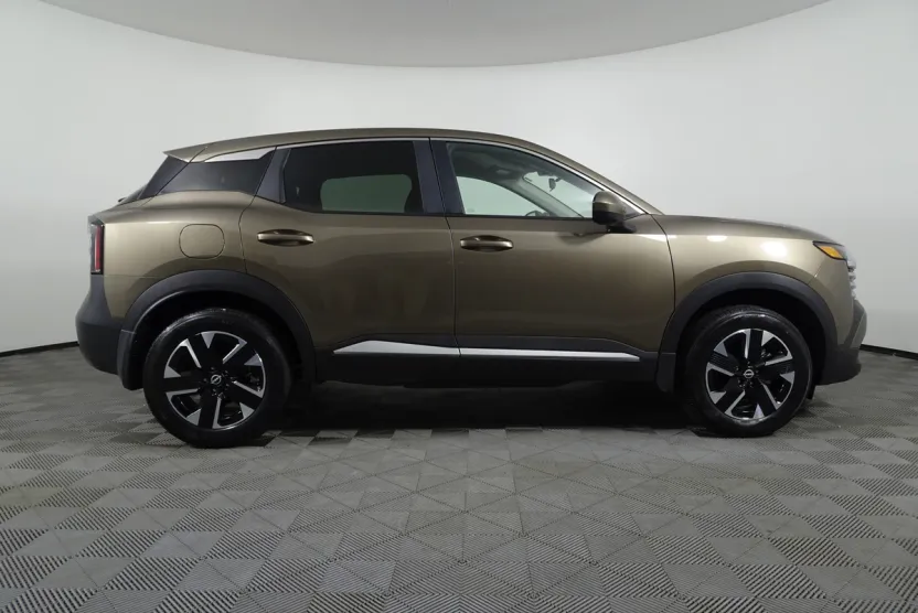 2025 Nissan Kicks SV photo 1