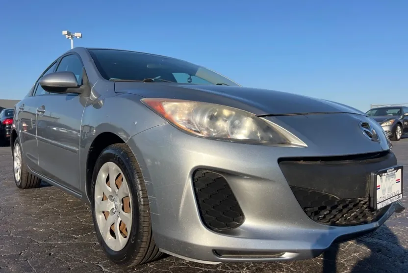 2013 Mazda Mazda3 i SV photo 1