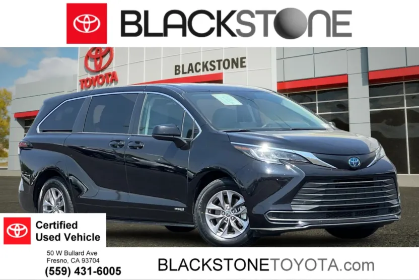 2021 Toyota Sienna LE photo 1