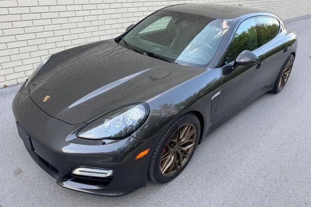 2013 Porsche Panamera GTS photo 1