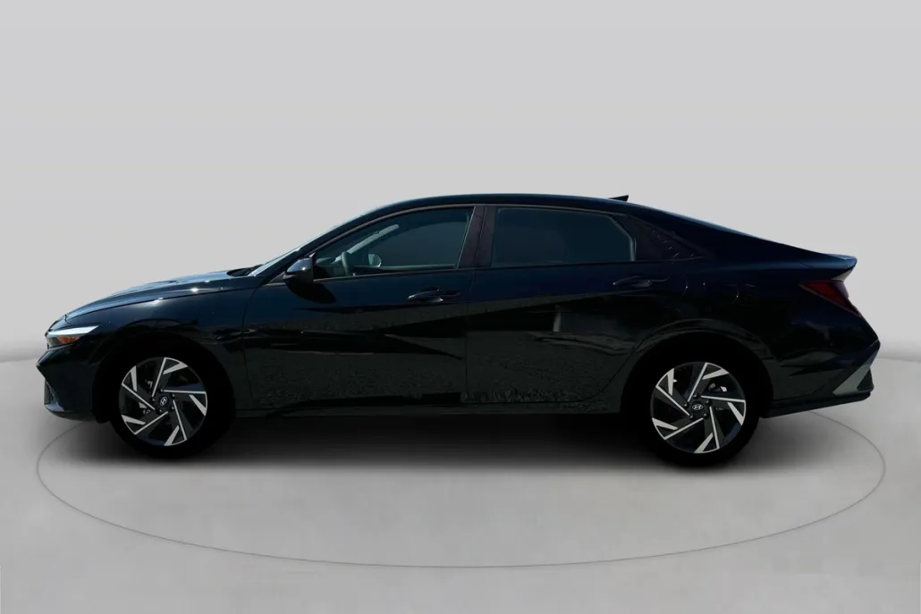 2025 Hyundai Elantra SEL Sport photo 1