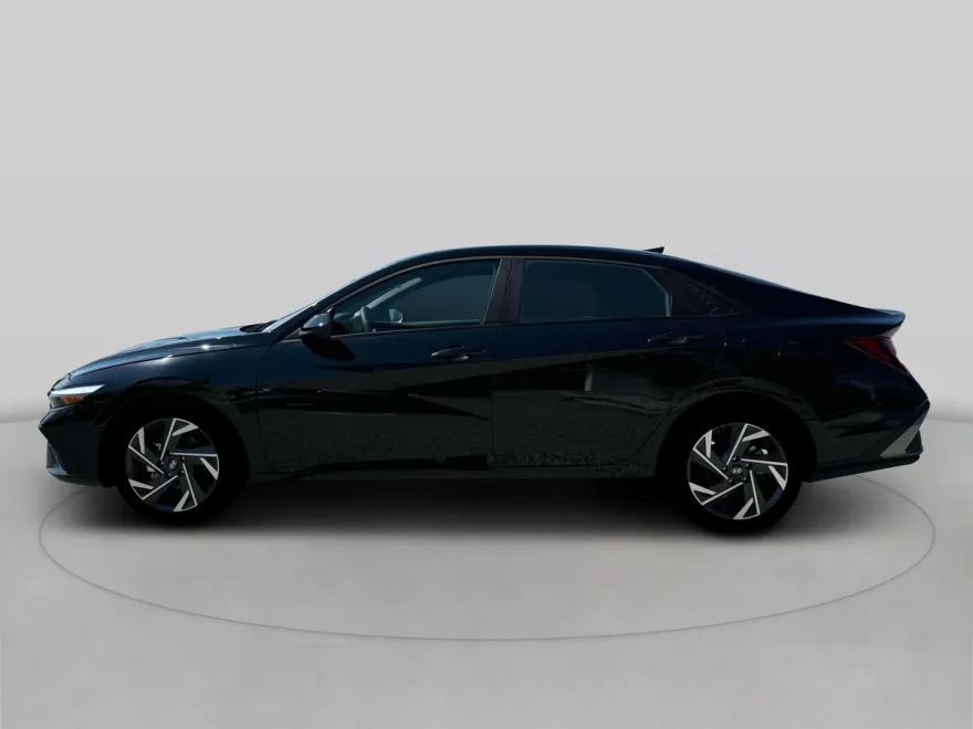 2025 Hyundai Elantra SEL Sport photo 1
