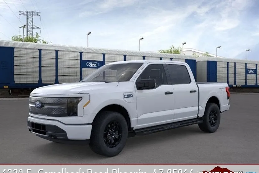 2025 Ford F-150 Lightning XLT photo 1