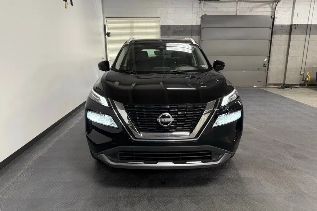 2023 Nissan Rogue SL photo 1
