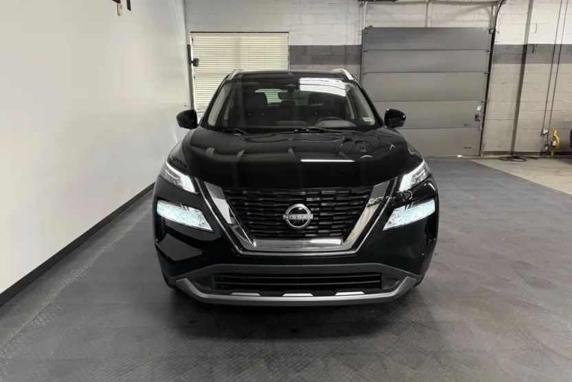 2023 Nissan Rogue SL photo 1