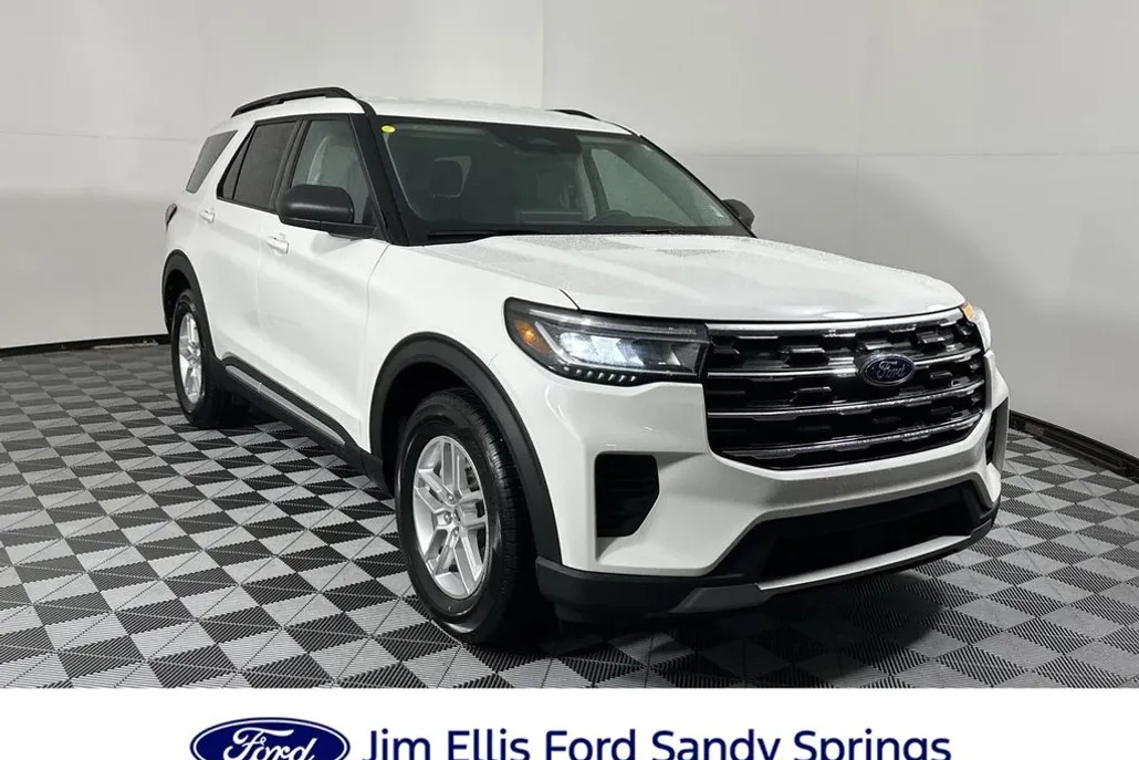 2025 Ford Explorer photo 1
