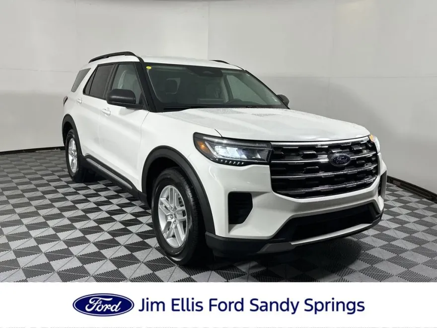 2025 Ford Explorer photo 1