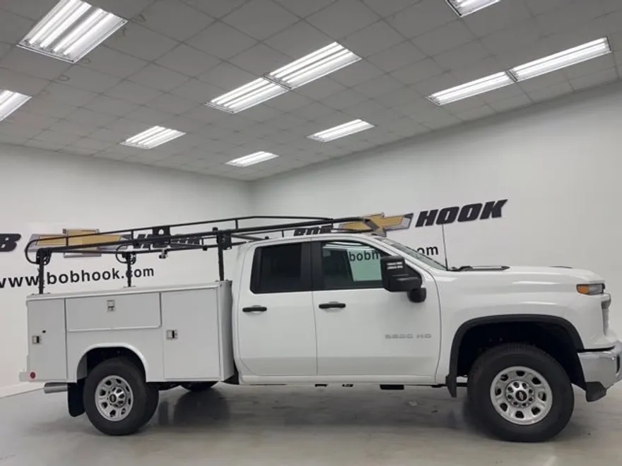 2025 Chevrolet Silverado 3500HD photo 1