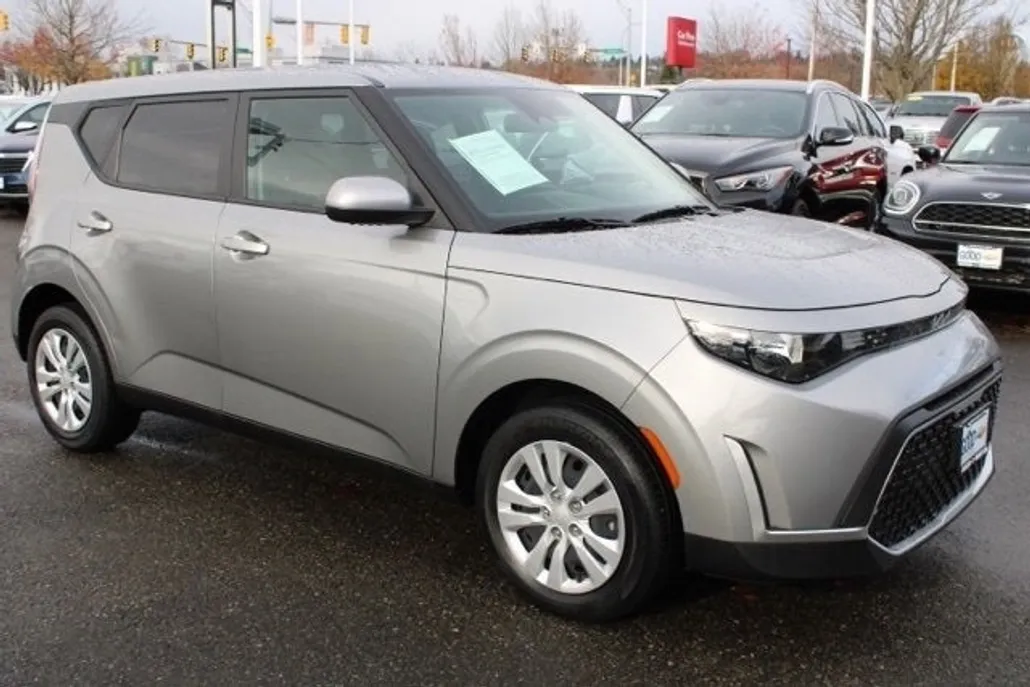 2023 Kia Soul LX photo 1
