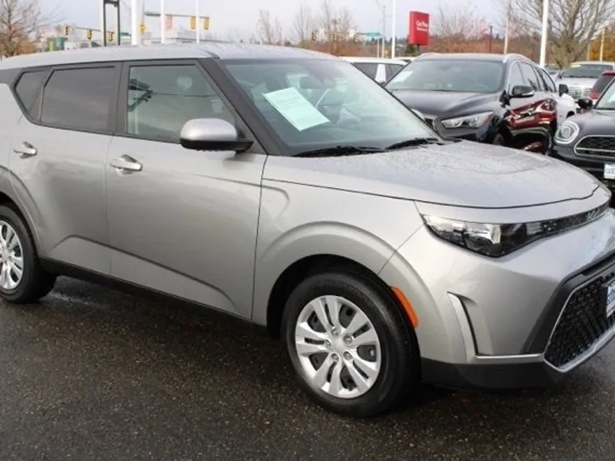 2023 Kia Soul LX photo 1