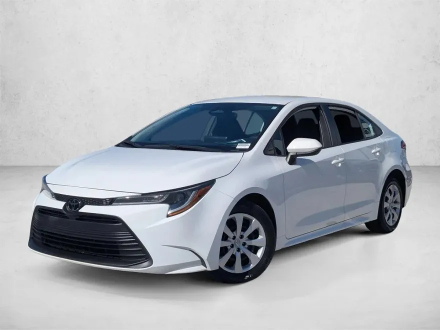 2023 Toyota Corolla LE photo 1