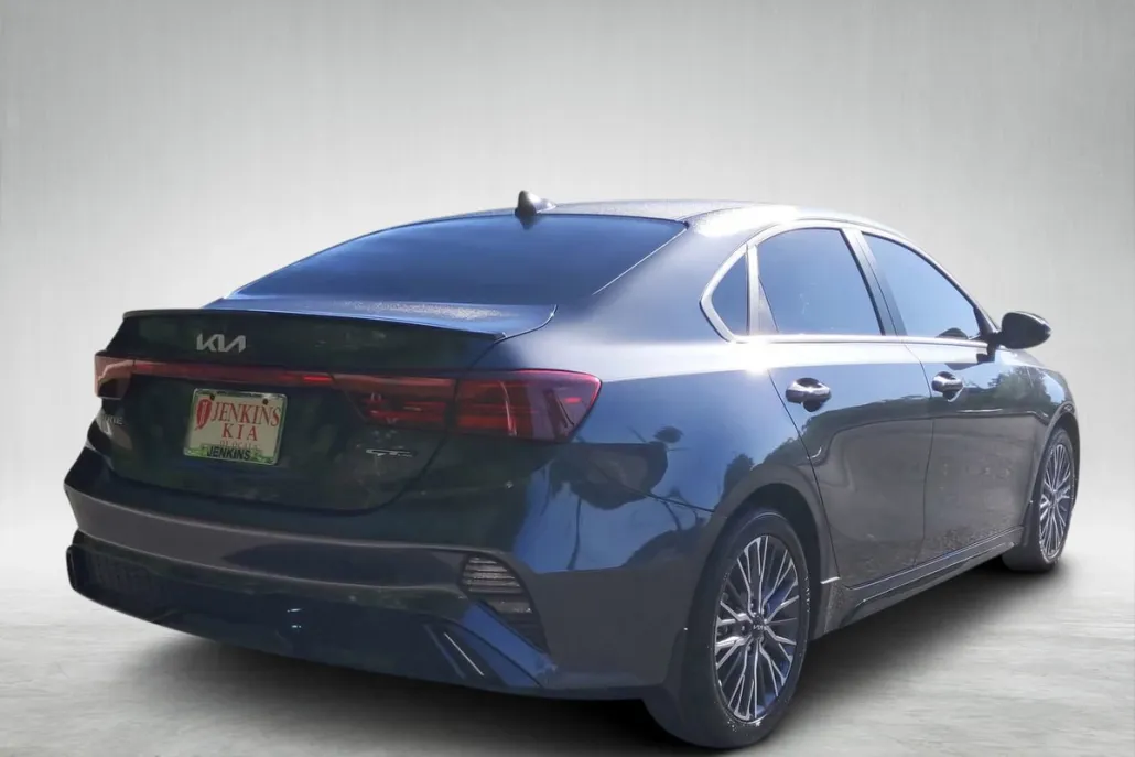 2022 Kia Forte GT-Line photo 1