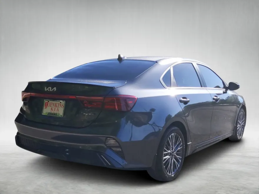2022 Kia Forte GT-Line photo 1