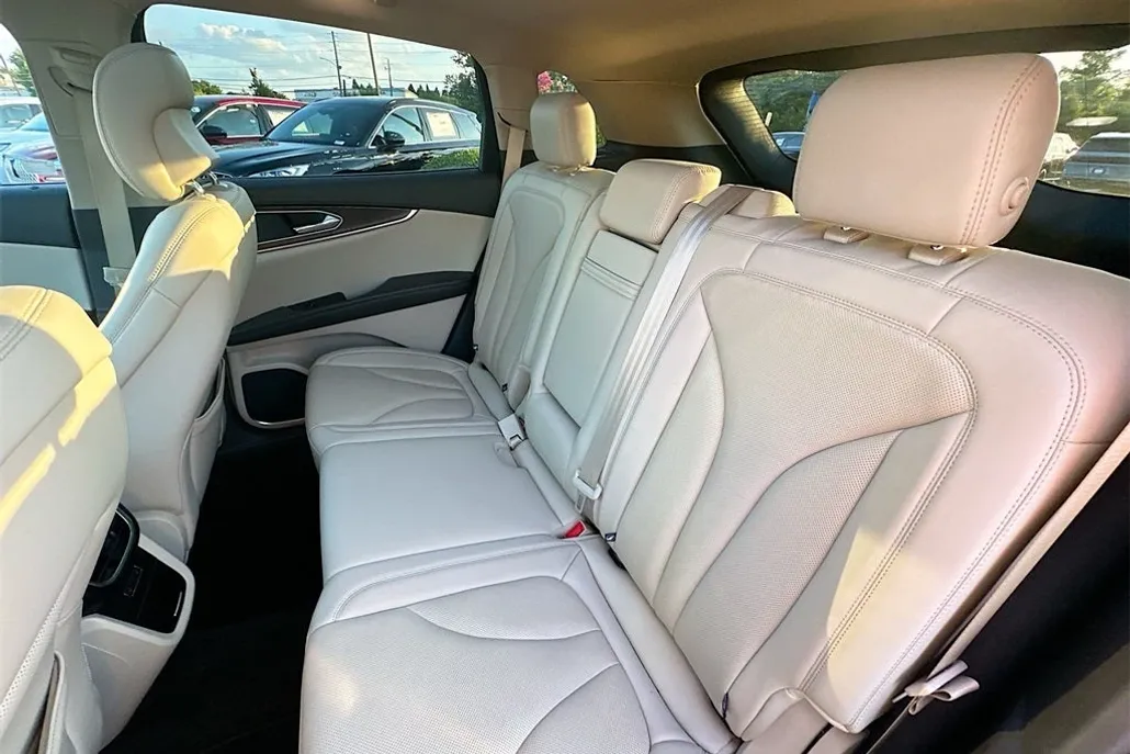 2019 Lincoln Nautilus Reserve photo 1