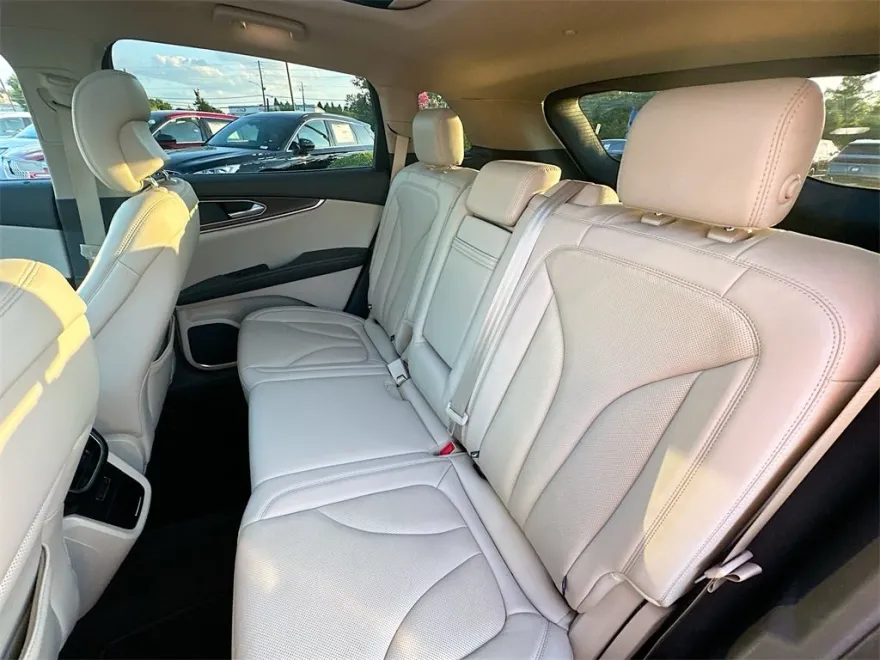 2019 Lincoln Nautilus Reserve photo 1