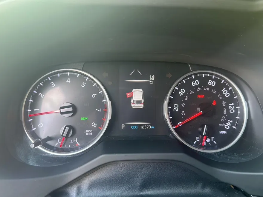 2019 Toyota RAV4 XLE photo 1