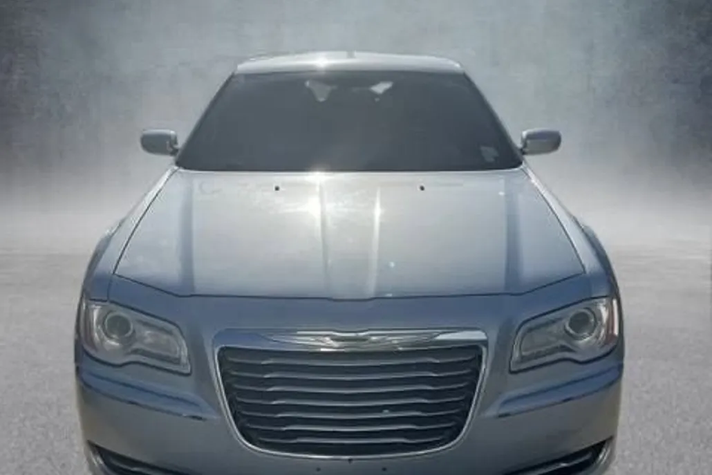 2013 Chrysler 300 Base photo 1