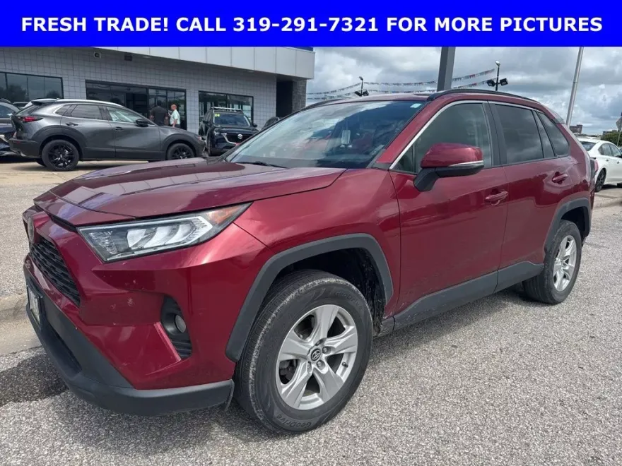 2019 Toyota RAV4 XLE photo 1