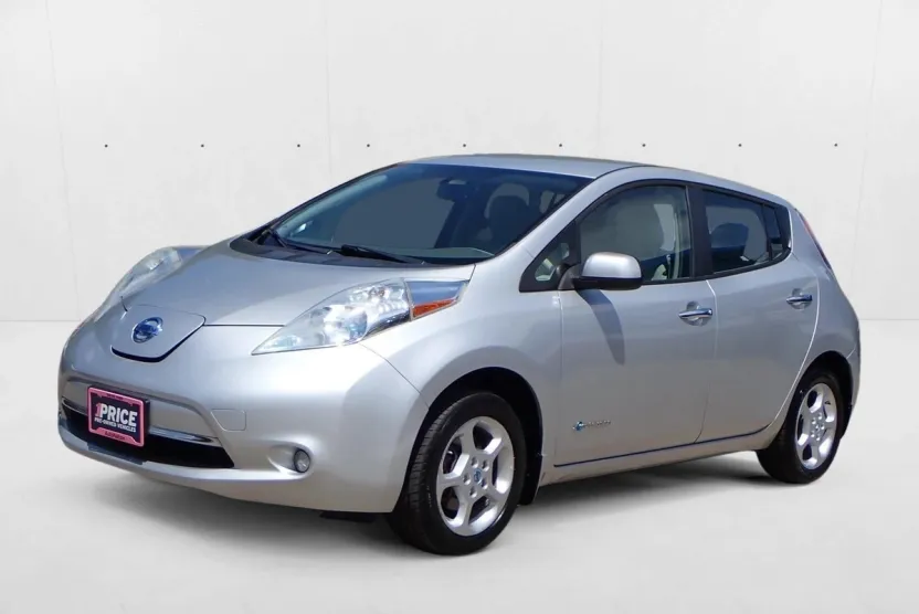 2013 Nissan Leaf SV photo 1