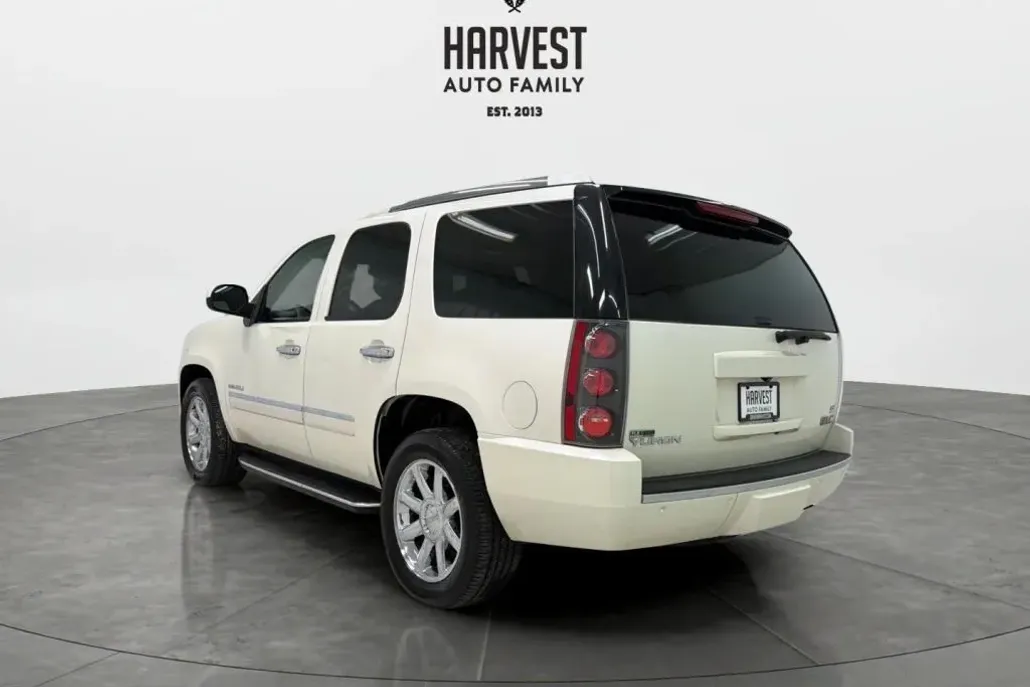 2010 Gmc Yukon Denali photo 1