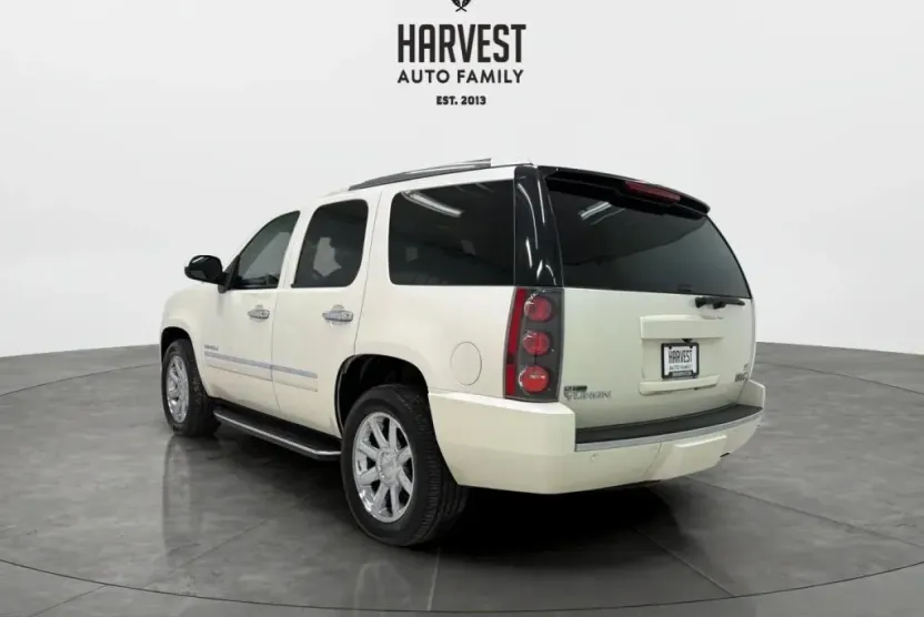 2010 Gmc Yukon Denali photo 1
