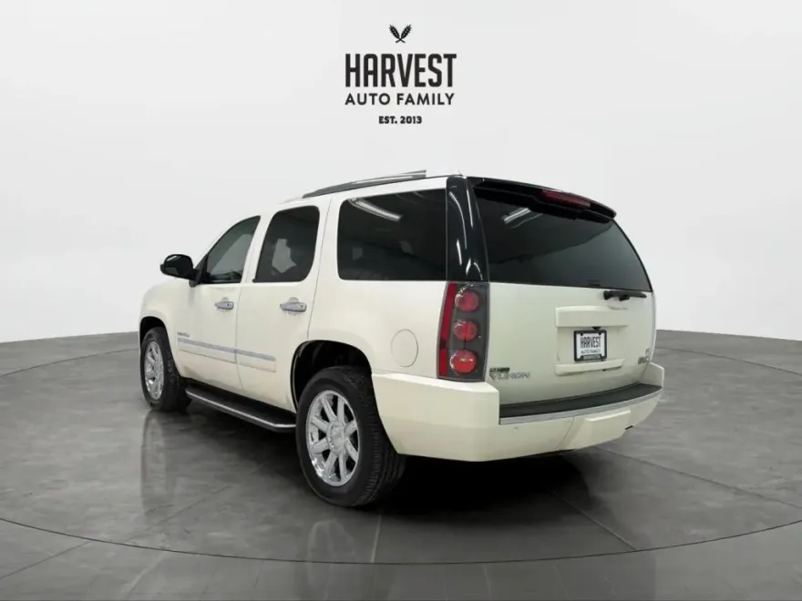 2010 Gmc Yukon Denali photo 1
