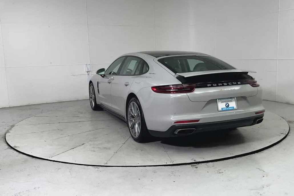2018 Porsche Panamera 4 E-Hybrid Executive photo 1