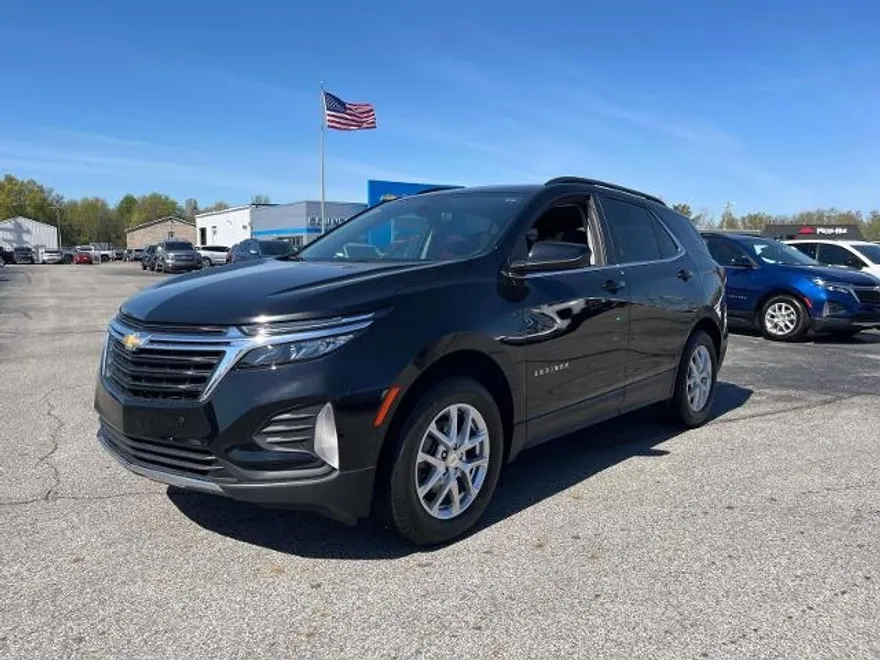 2023 Chevrolet Equinox LT photo 1