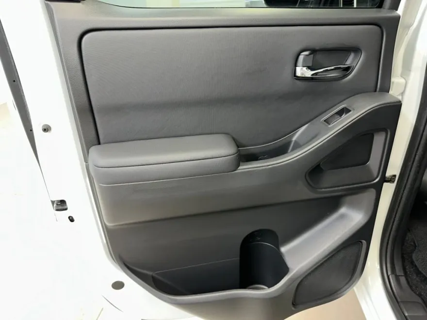 2022 Nissan Frontier SV photo 1