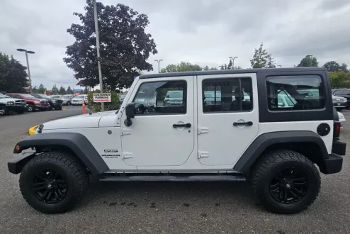 2013 Jeep Wrangler Unlimited Sport photo 2