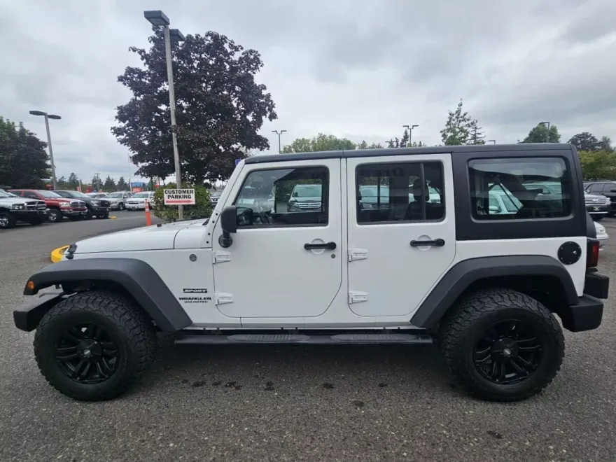 2013 Jeep Wrangler Unlimited Sport photo 2