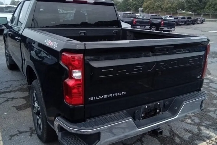2022 Chevrolet Silverado 1500 LT photo 1