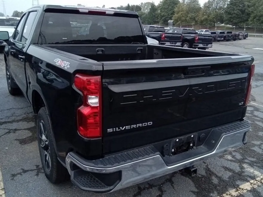 2022 Chevrolet Silverado 1500 LT photo 1