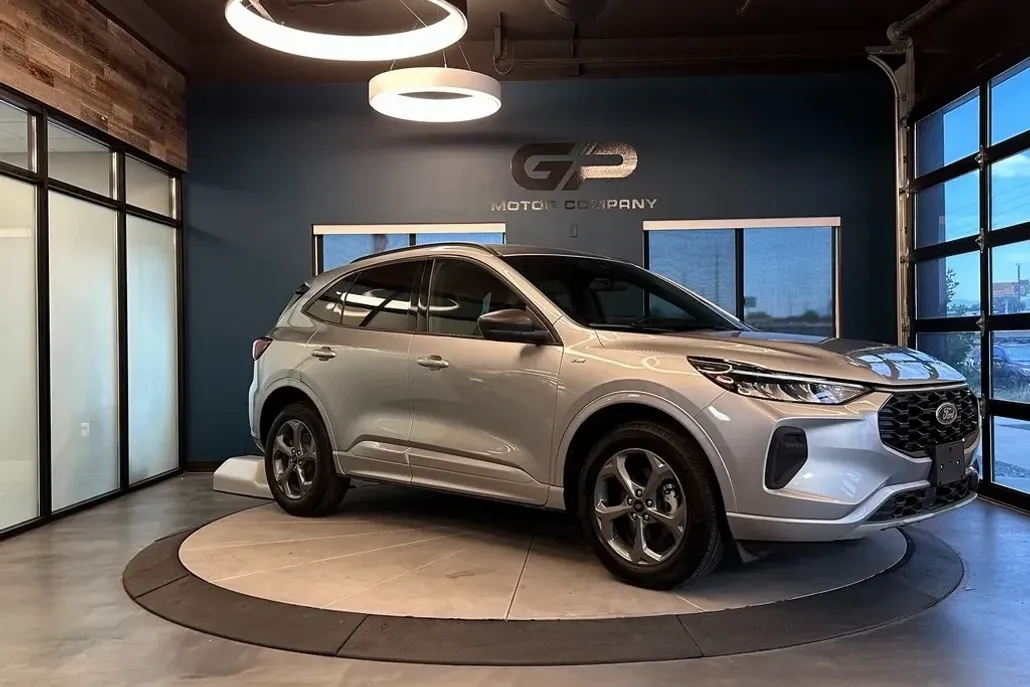 2023 Ford Escape ST-Line photo 1