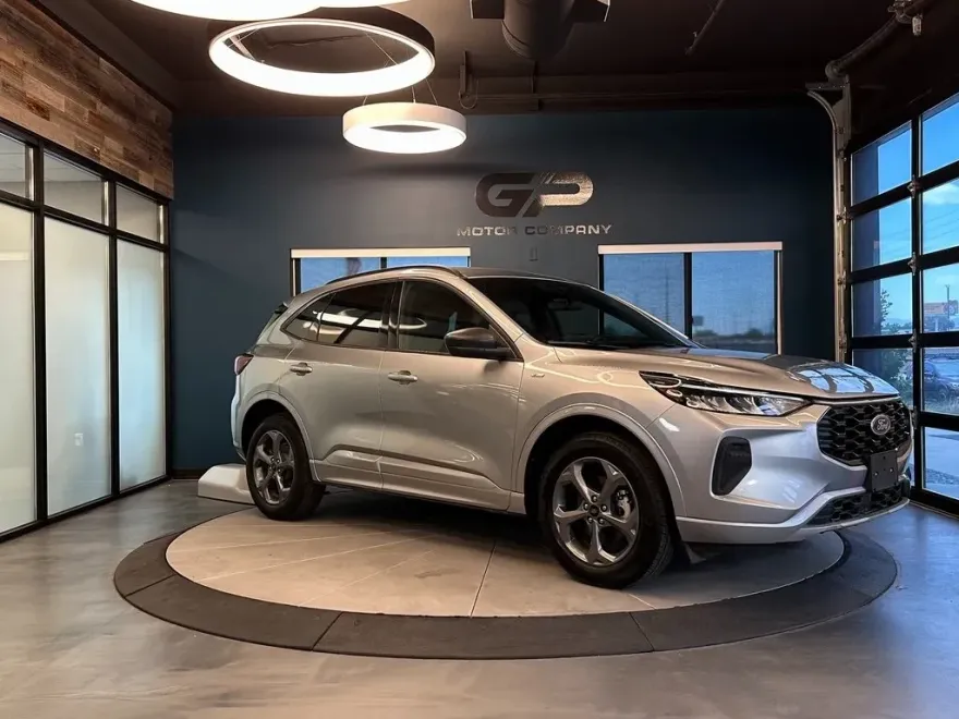 2023 Ford Escape ST-Line photo 1