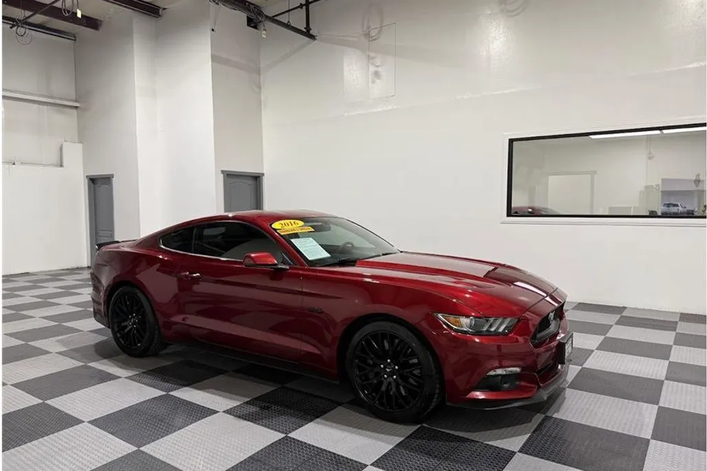2016 Ford Mustang GT Premium photo 1
