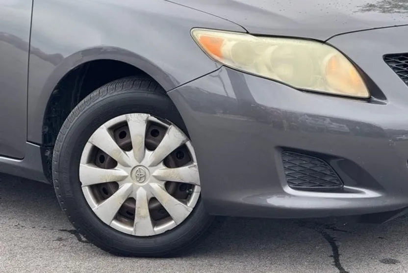 2010 Toyota Corolla LE photo 1