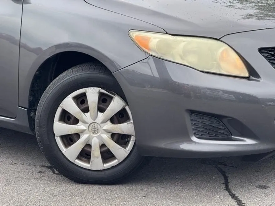 2010 Toyota Corolla LE photo 1