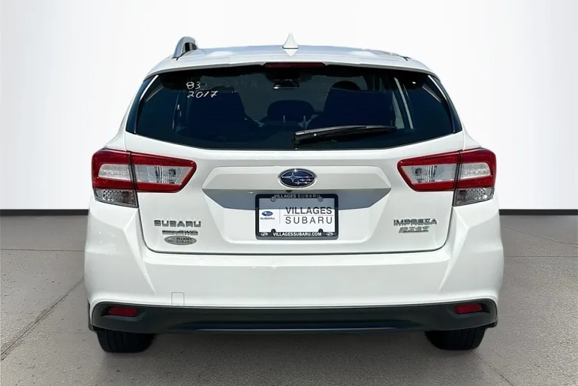 2017 Subaru Impreza 2.0i Premium photo 1