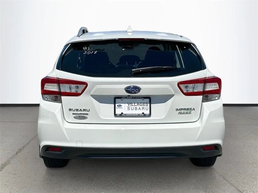 2017 Subaru Impreza 2.0i Premium photo 1