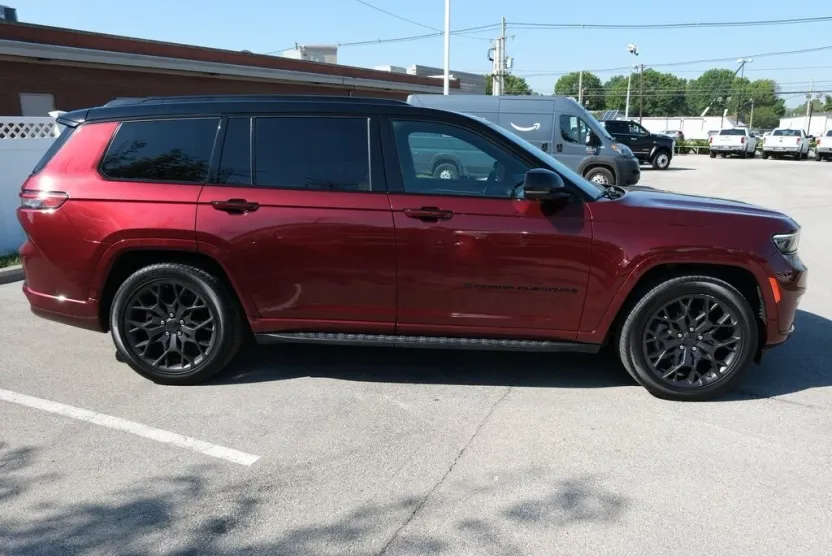 2024 Jeep Grand Cherokee L Summit photo 1