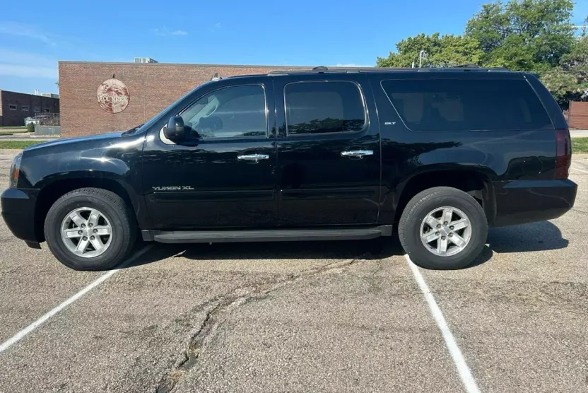 2013 Gmc Yukon XL 1500 SLT photo 1
