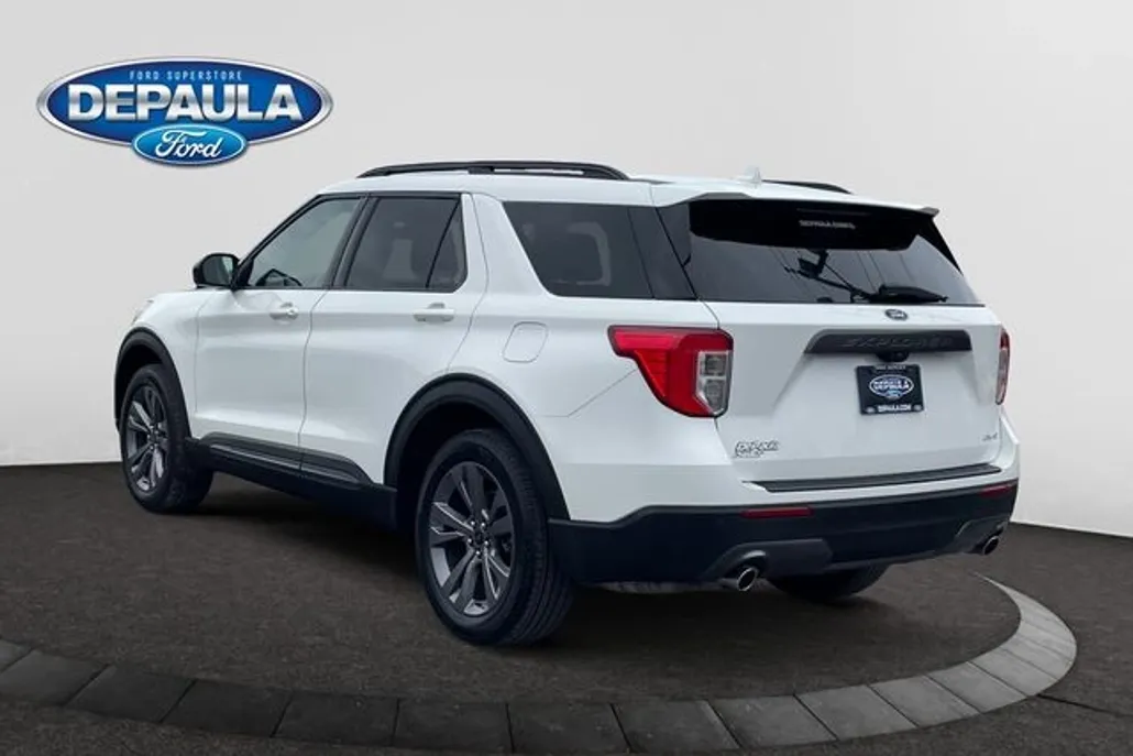 2022 Ford Explorer XLT photo 1