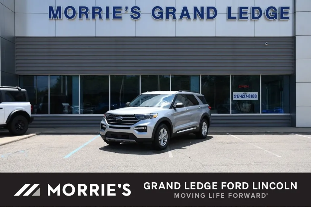 2023 Ford Explorer XLT photo 1