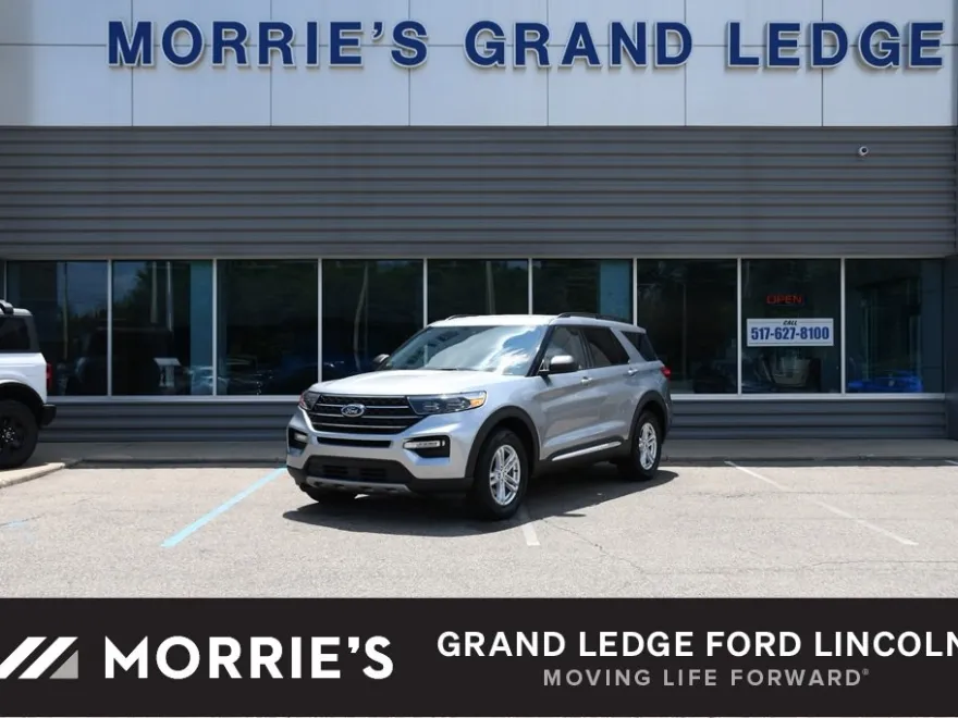 2023 Ford Explorer XLT photo 1
